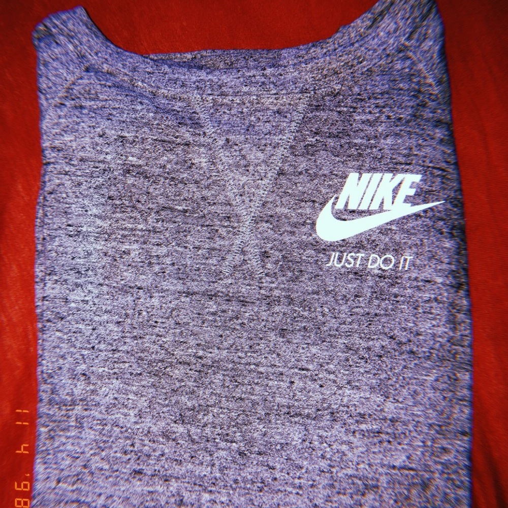 NEW w/o tags NIKE Gray crewneck/long sleeve shirt